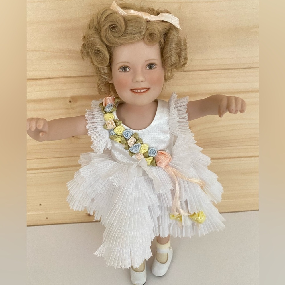 MBI Porcelain Shirley Temple 10” Doll “Baby Take a Bow” Ruffled White Dress - Picture 6 of 10